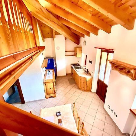 Attico Panoramico Con Soppalco Lägenhet Gignod Exteriör bild