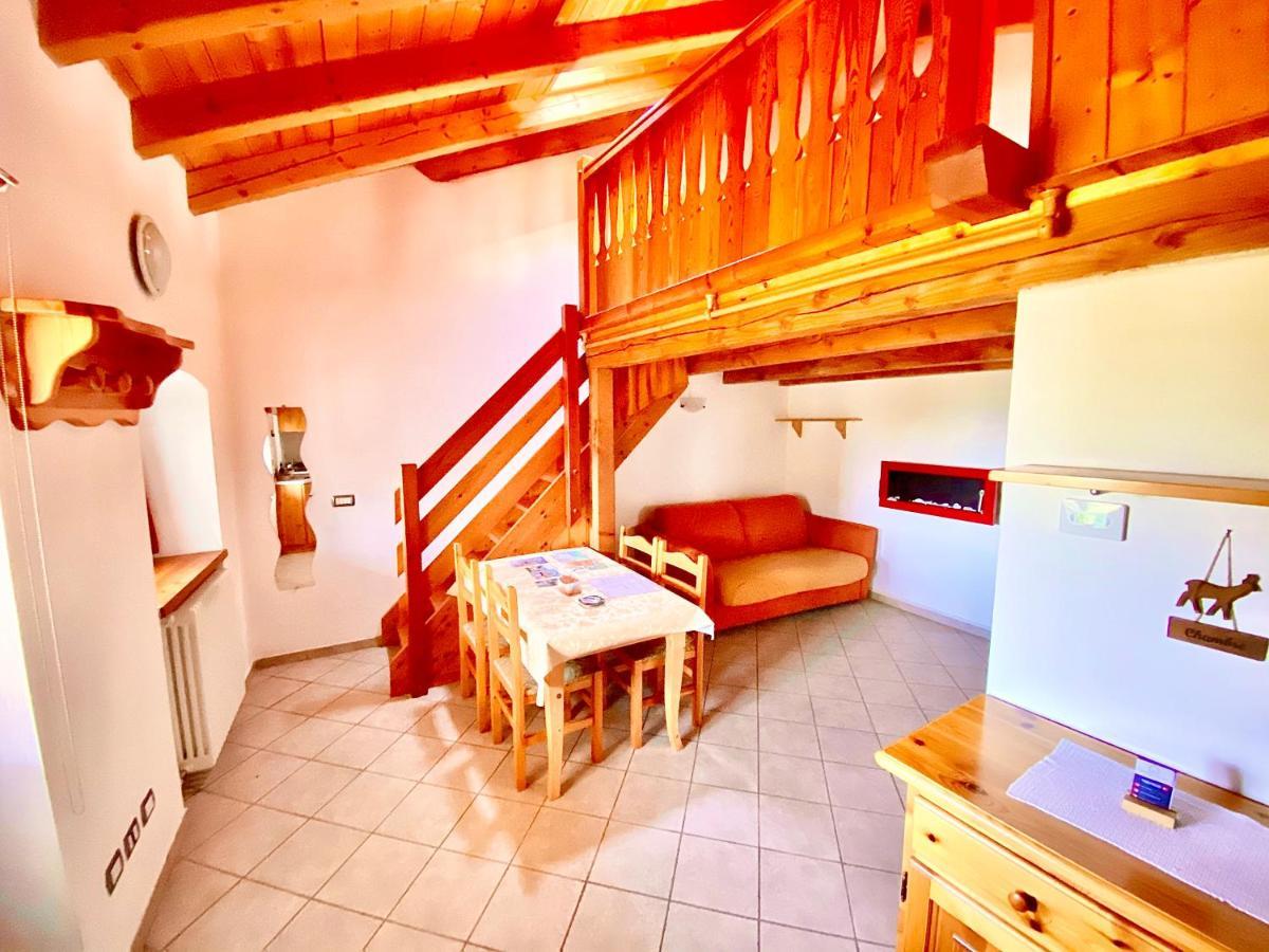 Attico Panoramico Con Soppalco Lägenhet Gignod Exteriör bild