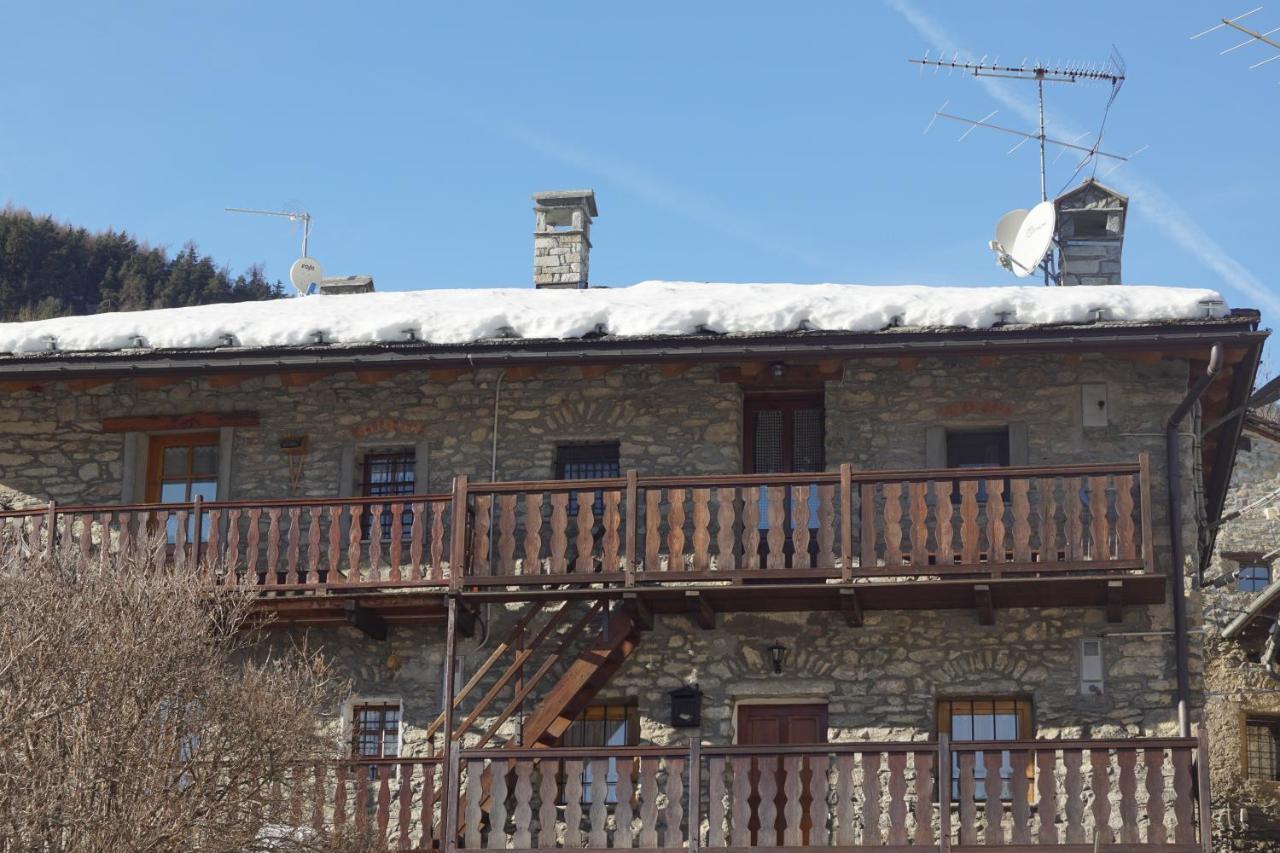 Attico Panoramico Con Soppalco Lägenhet Gignod Exteriör bild